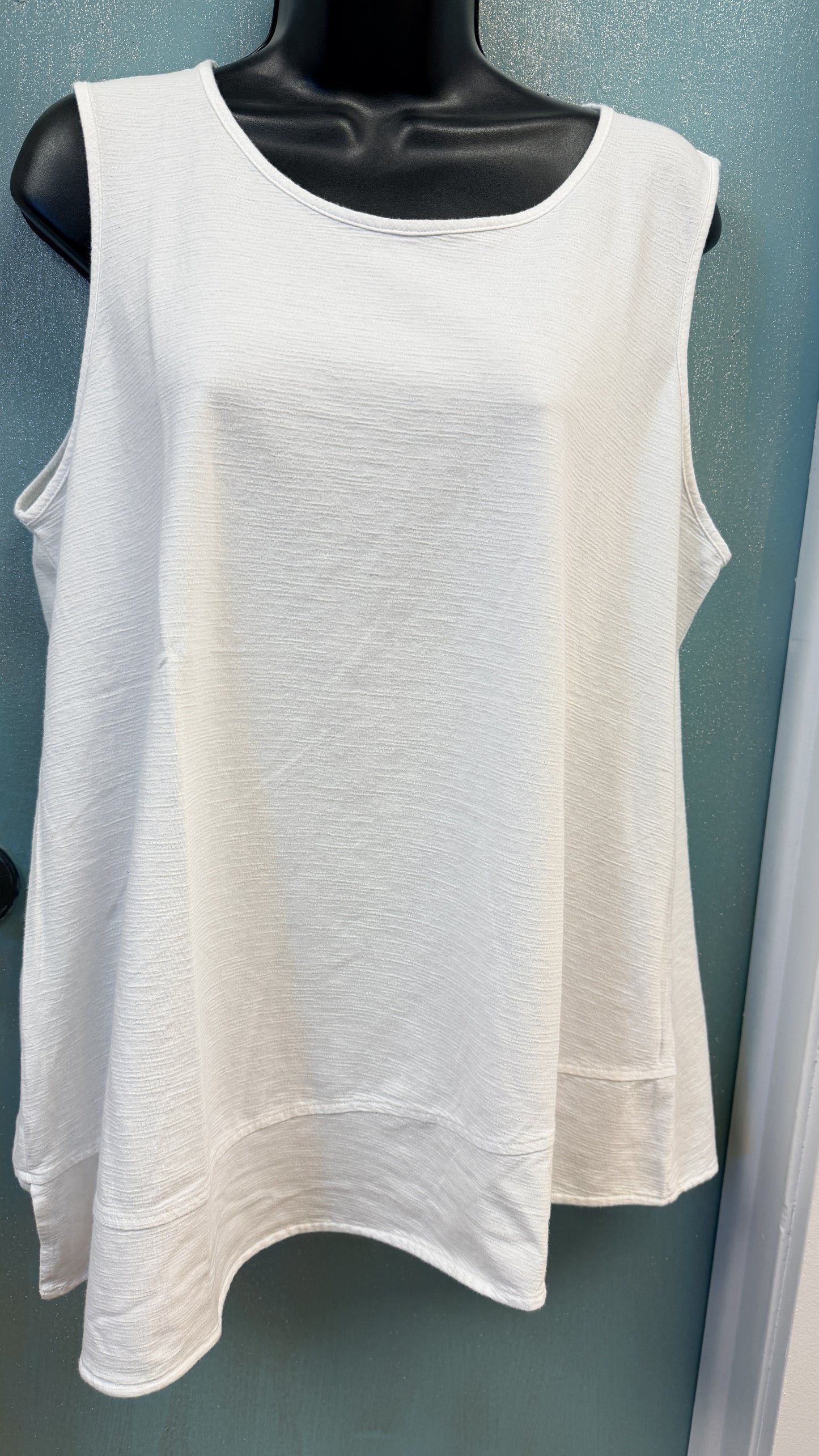 Tank Top w/assymetric hem - white