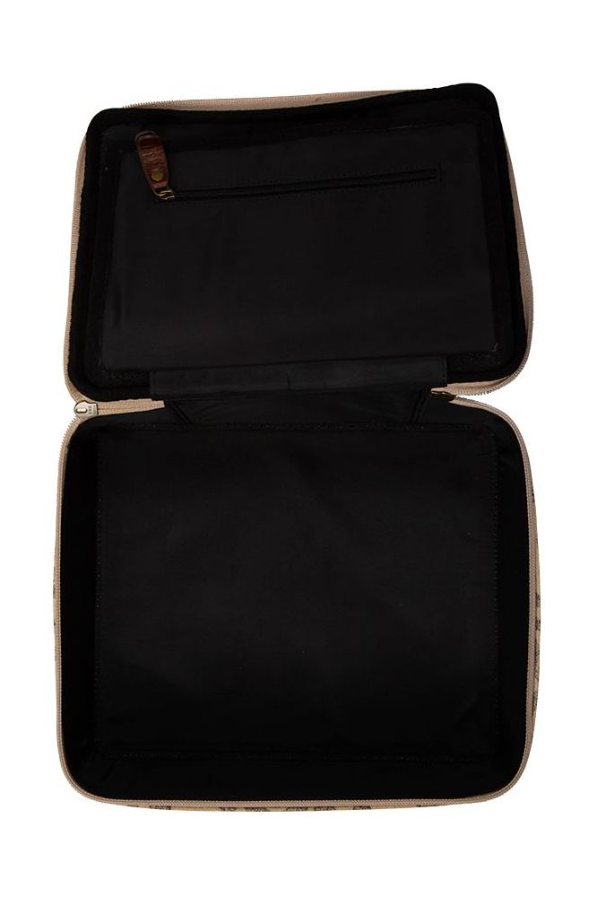 Myra Stagecoach Make up Kit