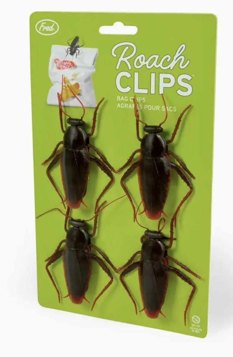 Packaging of roach clips with a green background