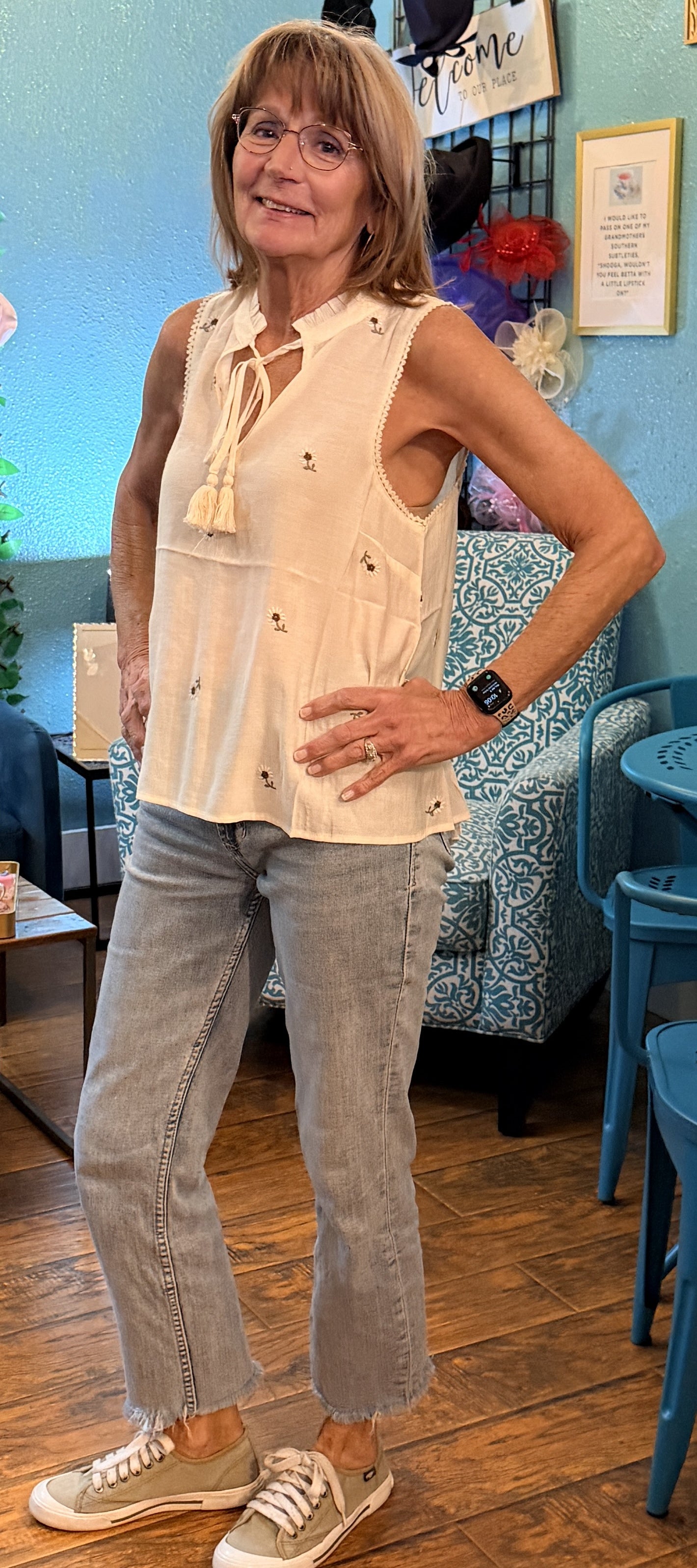 V-Neck sleeveless blouse - ecru