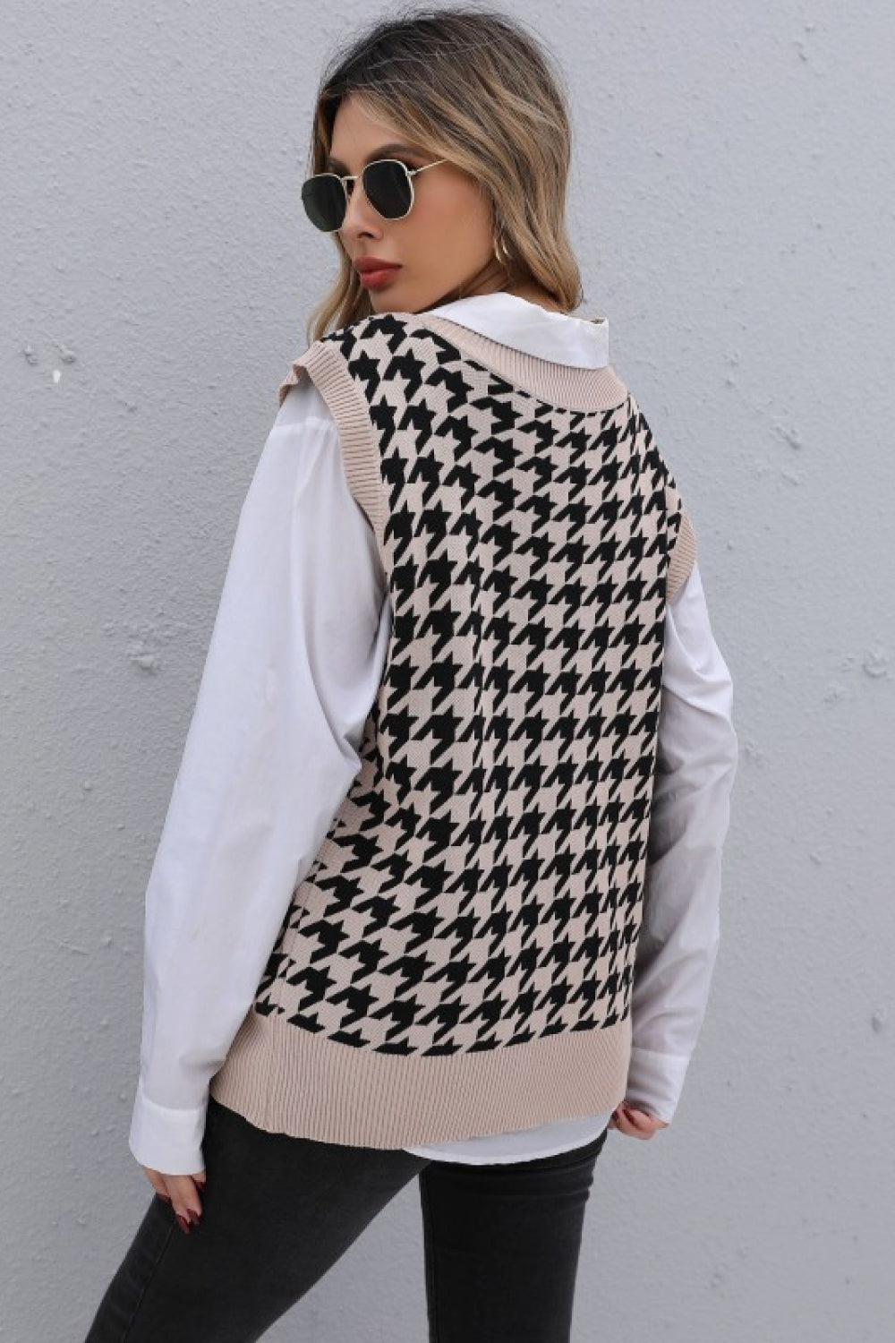 Houndstooth V-Neck Knit Vest-Online Only